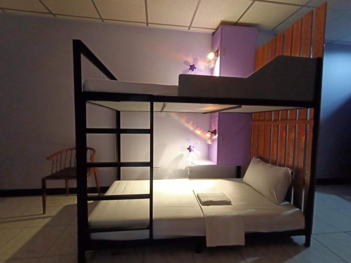 Manila Nomads Hostel Manilla Buitenkant foto